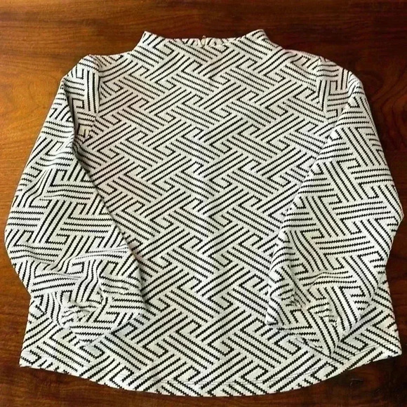 Brand-new W-5 woman’s black and white blouse. - Picture 1 of 5